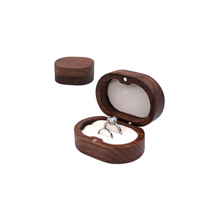 Boîte à Bague en Bois de Noyer, Organisateur de Bijoux pour Fiançailles, Mariage, Demande en Mariage, Étui Cadeau Magnétique de Luxe, Ovale à Double Fente - Product Image 2