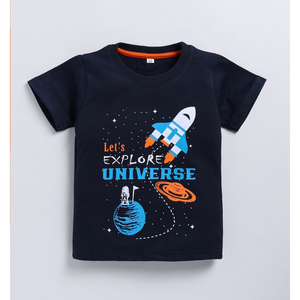 T-shirt régulier en pur coton imprimé pour garçons, couleur bleu marine, avec impression graphique cool de fusée spatiale et de planète, t-shirt doux - Product Image 1