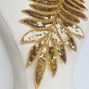 1 Stück <span class=keywords><strong>Gold</strong></span> 3D Mesh-Pailletten Blatt Aufnähbare Bestickte Spitzenapplikation mit Strasssteinen DIY Patch Kleidungszubehör - Product Image 2