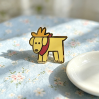 Épinglette en émail dur plaqué or de haute qualité, motif chiot jaune mignon de dessin animé avec couronne et écharpe marron