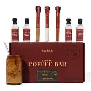 Set de Regalo para Cafetería que Incluye 4 Deliciosos Siropes, 2 Azúcares de Diferentes Sabores, 1 Cacao en Polvo en Envases de Vidrio Hechos a Mano, Eleva tu Experiencia - Product Image 1
