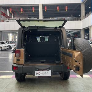 Jeep Wrangler <span class=keywords><strong>Sahara</strong></span> 2015, 5 Personas, SUV de Alta Distancia al Suelo, Automático, Diésel Turbo, Asientos de Tela, Todoterreno, Usado - Product Image 6