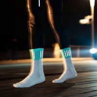 Logo personnalisé Chaussettes de course réfléchissantes Chaussettes de sport de trail running ultra respirantes Hommes Femmes Chaussettes légères de cyclisme et de basket-ball Jeunes