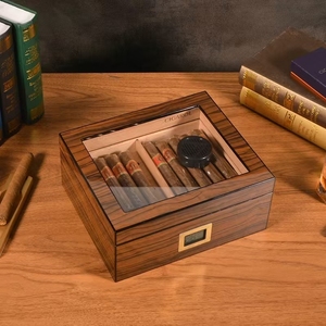 Atacado Personalizado Moderno Vidro Top Cedar Box Digital Higrômetro Umidificador 15-20 s Acessórios Gravado para Charutos dos homens - Product Image 1