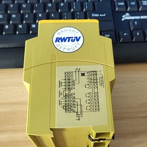 Pilz Pnoz Ex 115Vac Safety <b>Relay</b> 774104 Industrial Use - Product Image 2