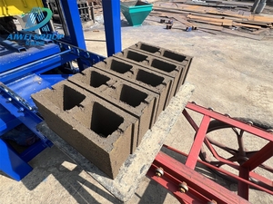 QT4-24 semi-automatique Machine de fabrication de briques creuses en béton Blocs solides de ciment Ligne de production de pavage pour l'Afrique Machines à chaud - Product Image 5