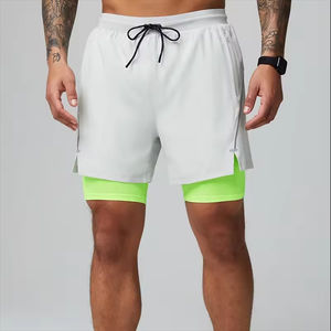 Pantalones Cortos Deportivos para Hombre, Dos en Uno, con Franja Reflectante Personalizada, Elásticos, con Dobladillo Dividido, Color Verde Fluorescente - Product Image 4