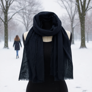 Sciarpa in pile effetto stropicciato 90x180cm Nera Tinta Unita per Donna, Accessorio Invernale Caldo - Product Image 2