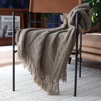 Großhandel Nordische Feder-Garn-Strickdecke mit Quasten, Weiche Geometrische Ganzjahres-Sofa-Bett-Luxusdecke