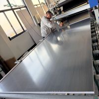 Fabricant chinois de panneaux stratifiés en PVC avec finition imitation bois personnalisée, imperméables et anti-rayures.
