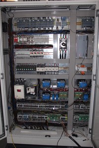 ماكينة حقن نعال الأحذية المطاطية الأوتوماتيكية بالكامل مع مكونات PLC الأساسية، إنتاجية 30 كجم/ساعة، ضمان لمدة سنة من الشركة المصنعة - Product Image 4