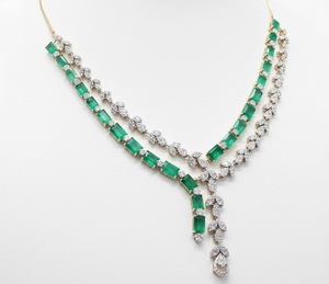 Conjunto de collar Emerald Royal de alta gama, joyería fina hecha a mano, estilo esmeralda atemporal para mujeres, ropa de novia, festividades y eventos. - Product Image 2