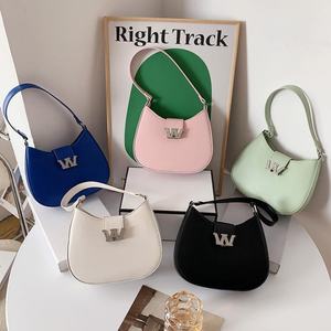 Sacs à main de luxe pour femmes en gros avec fermeture éclair, en PU, forme coussin, bandoulière chaîne diagonale - Product Image 2