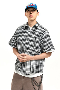 เสื้อเชิ้ตผู้ชายแขนสั้นลายสก็อตสีดำขาว ผ้าโพลีเอสเตอร์/คอตตอนผสม 160gsm ทรงหลวมสไตล์วินเทจลำลองสำหรับฤดูร้อน ป้องกันการหดตัว พร้อมโลโก้แบบกำหนดเอง - Product Image 6