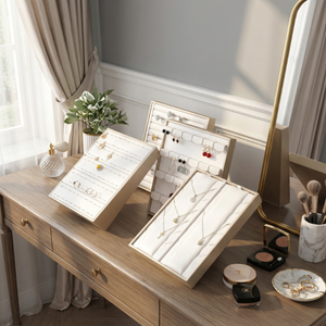 Bandeja de exhibición de cuero blanca personalizada al por mayor para joyería, pendientes, anillos, escaparates y mostradores de tiendas minoristas - Product Image 2