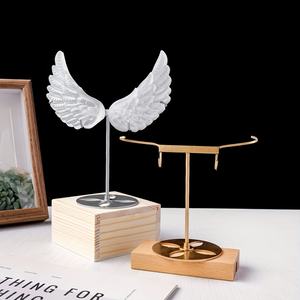 Vente en gros d'ailes de papillon en sélénite sculptée en cristal naturel, support métallique pour ailes de cristal, pour la décoration, les cadeaux et autres objets artisanaux en cristal - Product Image 6