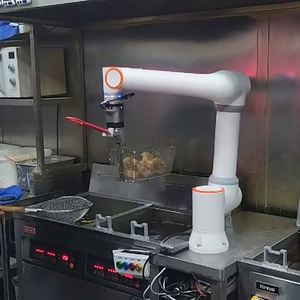 Cobot de précision à 6 axes de la série professionnelle HWINT pour l'entretien des machines, la préhension de pièces et le transfert d'emballages - Product Image 1