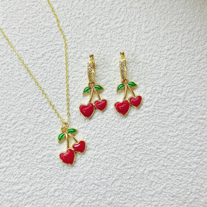 Parure de bijoux élégante en laiton et zircon, série fruits (cerise rouge, fraise), collier, boucles d'oreilles et pendentif, plaqué or 18K, pour mariage et fiançailles - Product Image 2