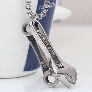 Collar con Colgante de Llave Inglesa de Acero Inoxidable, Cadena de 60 cm, Regalo para Hombre, Joyería con Diseño de Herramienta - Product Image 1