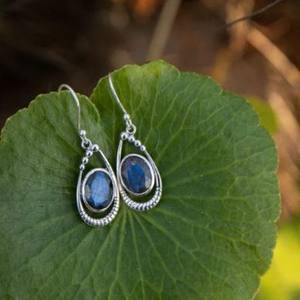 Pendientes Largos de Plata de Ley 925 de Diseño de Lujo con Labradorita de 8x10 mm, Patrón Geométrico Moderno, Accesorio de Moda para Mujer para Fiestas - Product Image 2