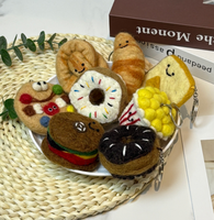 Handgemaakte vilten sleutelhangers Schattige groente- en fruitsleutelhangers roze aardbei tasbedel donut sleutelhangers Cadeau voor haar