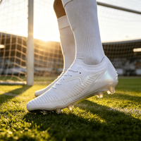 Chaussures de football pour hommes en TPU respirant de haute qualité, design à crampons, nouvelle collection, imperméables, durables, écologiques, portables, pour l'extérieur QFH