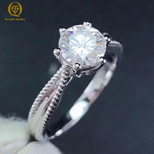 แหวนเพชรทรงกลมเจียระไนแบบบริลเลียนท์สำหรับผู้หญิงจาก QJ-gem Jewelry พร้อมใบรับรอง IGI วัสดุแพลตตินั่ม ดีไซน์คลาสสิก - Product Image 1