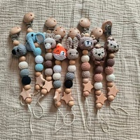 Attache-tétine artisanale en crochet (cerf, lion, lapin, ours, renard, éléphant) avec pochette et boîte – Coffret cadeau en bois pour bébé – Accessoire de chambre d'enfant