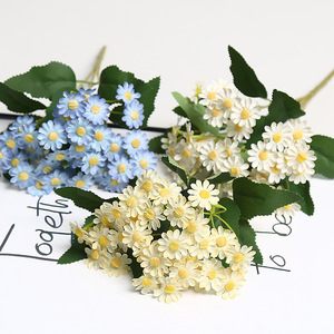 Fleurs artificielles Lichao, marguerites blanches laiteuses et bleues en soie, arrangement floral pour la maison, les mariages et les décorations extérieures - Product Image 1
