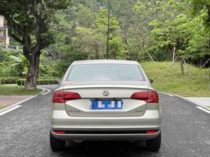 Affidabile Usato per Bora 2017 1.6L Automatico Berlina, Auto Familiare Compatta a Basso Consumo, Sospensioni Confortevoli, Guida a Sinistra - Product Image 5