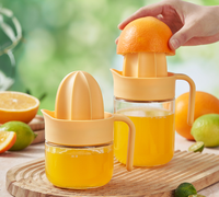 Draagbare handmatige roterende sapcentrifuge beker handpers citroenenpers PP mes huishoudelijke fruitsapcentrifuge keukenaccessoires