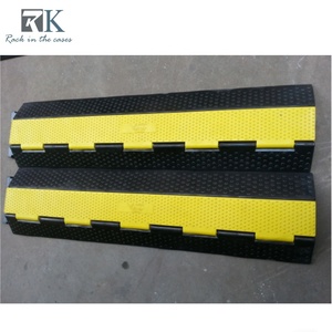 Rampe de protection de câbles en caoutchouc à prix abordable (1000x250x50mm) pour la protection des câbles au sol et la sécurité des événements - Product Image 4
