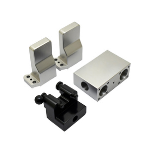 مخصص CNC تحول طحن موصلات الألومنيوم الفولاذ المقاوم للصدأ لوحات تصاعد الخيوط الميكانيكية غطاء مقبض أجزاء اتصال - Product Image 2