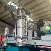 Machine de moulage par extrusion-soufflage pour bidons industriels en PEHD de 5 L, destinée à la fabrication de bidons de lubrifiant, de produits chimiques et de bouteilles en plastique