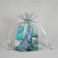 MOQ 100 pièces Sacs cadeaux gris en organza et satin 7x9cm Sachets de lavande à cordon pour mariages, fêtes, Noël