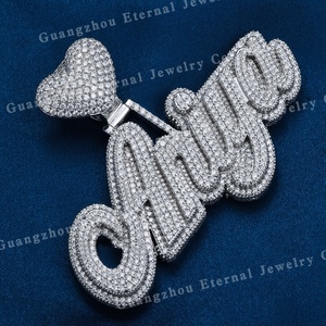 カスタムメイド メンズ レディース S925シルバー 10K 14K 18K ソリッドゴールド VVS モアサナイト ラボダイヤモンド アイスアウト ロゴ入り ネームレター ネームチャーム ペンダント - Product Image 2