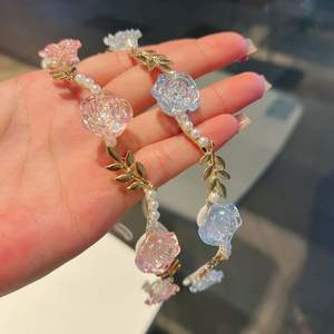 عصابة رأس وردية من سبائك اللؤلؤ الأمريكية متوفرة في المخزون لأغطية الرأس الراقية للنساء ، عصابة رأس متعددة الاستخدامات للخروج - Product Image 1