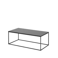 Table basse rectangulaire noire minimaliste moderne avec plateau en panneau et cadre métallique ouvert, hauteur réglable, élégante et longue, pour salon