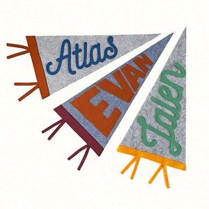 ธงสามเหลี่ยมผ้าสักหลาดพิมพ์ลายสองด้านคุณภาพสูง ขนาดสั่งทำได้ สีสันสดใส สำหรับโรงเรียนและทีม พร้อมสำหรับงานซับลิเมชั่น - Product Image 3