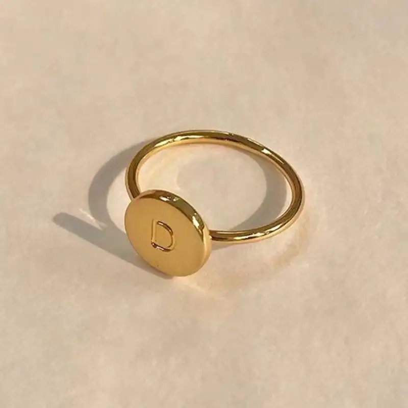 MICCI कस्टम Minimalist आभूषण गैर धूमिल नि: शुल्क 18K सोना मढ़वाया स्टेनलेस स्टील प्रारंभिक पत्र वर्णमाला प्रारंभिक अंगूठी