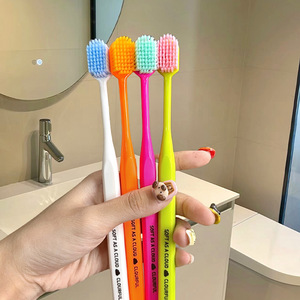 Brosse à dents manuelle à tête large à 65 trous pour adultes, poils fins et doux, couleur bonbon, pack familial - Product Image 4