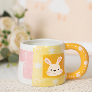 Tazza da Caffè Domestica in Stile Ins, Creativa, Dipinta a Mano, con Design a Blocchi di Colore, Grande Capacità, Motivo Coniglio, Stelle e Fiori - Product Image 4