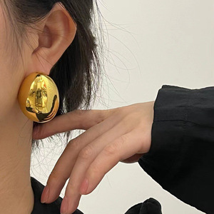Orecchini a Perno Geometrici Ovali per Donne, Accessorio Semplice e alla Moda per Uso Quotidiano, Outfit Casual e Regalo - Product Image 3