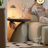 Table d'appoint empilable Pebble avec plateau crème et base cloche bicolore en résine époxy sculpturale, étanche, pour salon, vente en gros