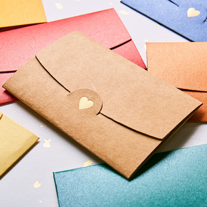 Tarjetas VIP Personalizadas con Logotipo para Regalos Empresariales, Sobres con Lazo Dorado, Marrón, Rojo, Negro, Rosa, Perla, con Cierre de Corazón en Dorado - Product Image 3
