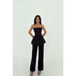 Conjunto de traje negro con cinturón Betty para mujer - Product Image 1