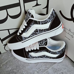 畅销男女通用跑步滑板鞋透气定制男鞋运动鞋 - Product Image 1