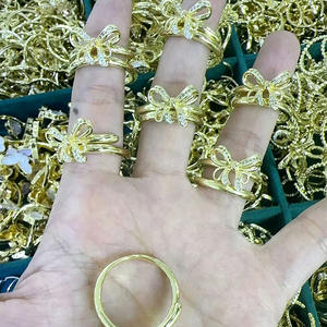 RM1659 Anillo Elegante con Lazo, Anillo de Oro de 18k con Nudo de Amor, Anillo de Promesa de Pureza para Mujer, Anillo Moderno y Minimalista con Lazo para Uso Diario - Product Image 3