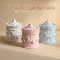 Coffret Cadeau Bougie Parfumée en Céramique avec Pendentif Carrousel, Pot Gaufré Cheval Couleur Macaron, Couvercle Plissé, Boîte Ovale Breloque
