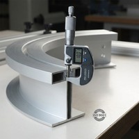 Profils d'extrusion en aluminium anodisé sur mesure de la série 6000 pour la logistique d'entrepôts intelligents avec service de découpe et de pliage